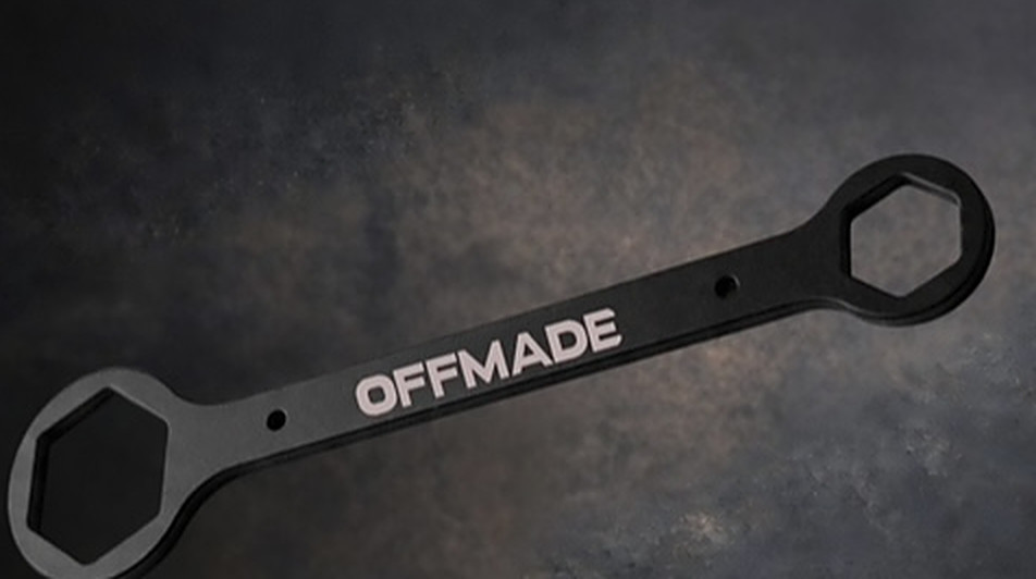 Detalhe do corpo usinado de uma chave OFFMADE